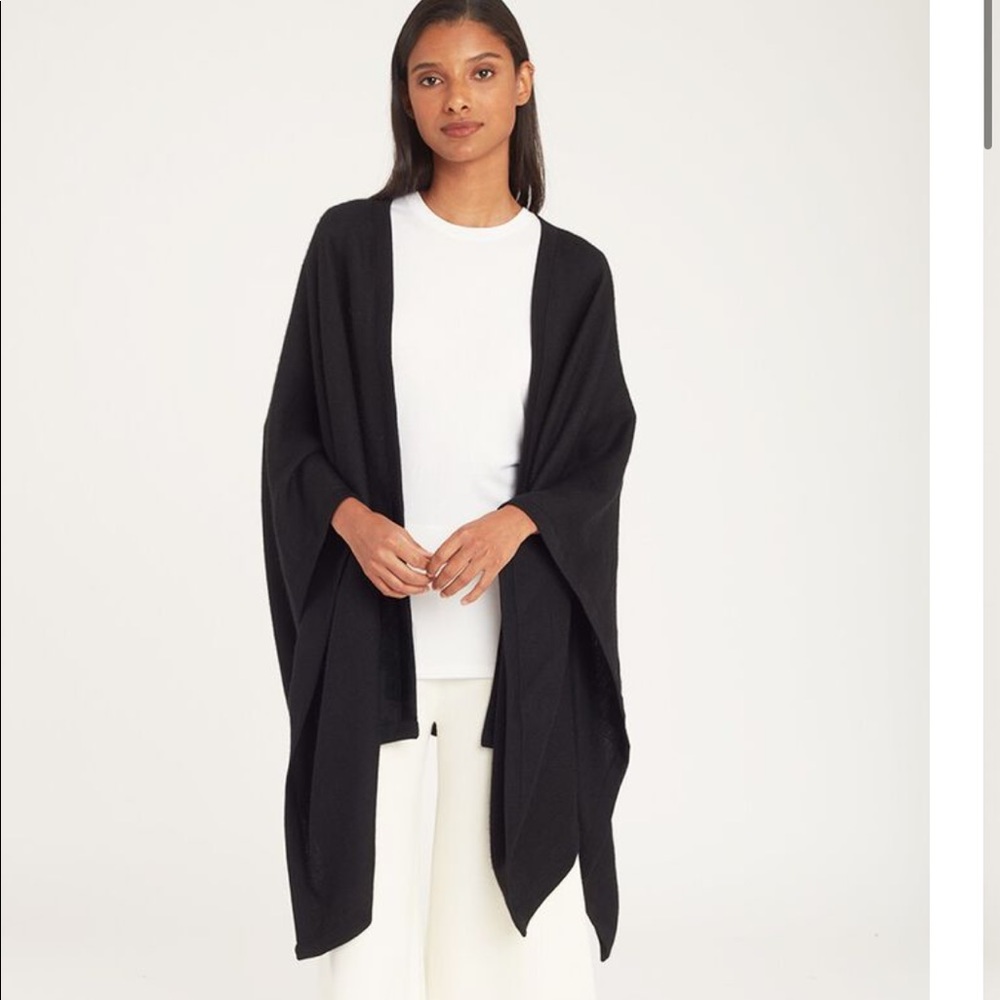 NWT Cuyana Alpaca Square Edge Cape